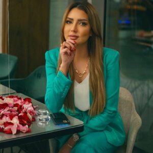 Abeer Ahmed Instagram - عبير_أحمد #عبير_احمد #الكويت #السعوديه #الإمارات #البحرين #عمان #قطر  #عافك_الخاطر  #حضرة_الموقف #سرك_الخافي #الناموس #حضن_الشوك #كلام_أصفر #مع_حصة_قلم #قلوب_لاتتوب #كالوس #الحريم #ابشر_بالسعد # قناة_دبي #قناة_إم _بي_سي #تلفزيون_الكويت #قناة_أبو_ظبي #قناة_شاهد 
‏‎‏#abeer_ahmed #3abeer_a7med  #kuwait #mbc #explore  @aabdulrdha @beyond305  @moneerzu