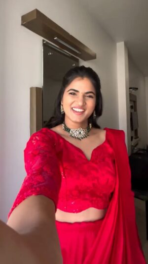 Abi Instagram - Kaamachi Maaman sight adika…🤣❤️ 
.
.
.
Collaboration with
👗Costume design: @iamdevipriya
💄Makeover: @jeevi_makeupartistry
👧Hairstylist: @baiu_makeovers
📿Jwellery: @gold_copy1486
.
.
.
#thefaceofabi #kamachimamansight #trending #trendingsong
