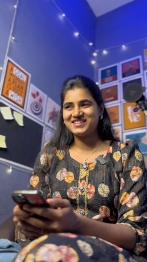 Abi Instagram - Fake id alaparaigal🤣..

#PaiyaDei @asalkolaar @thinkindiecollective @thinkmusicofficial #thinkindie
