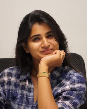 Abi Instagram - Last slide pathu bayapuda kudathu 🤣😌♥️… 

#thefaceofabi