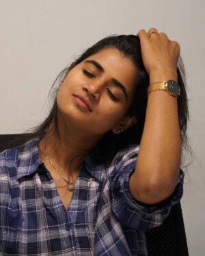 Abi Instagram - Last slide pathu bayapuda kudathu 🤣😌♥️… 

#thefaceofabi