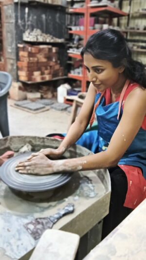 Aishwarya Raghu Instagram - Trying pottery for the 1st time 🎉🎉
Watch till end to see the stuffs I made🙈