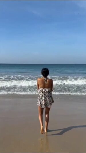 Aishwarya Raghu Instagram - Beach vibes 🏖️

 📸 @krishtalks_

#unedited #unfiltered #krishandaish #shotoniphone