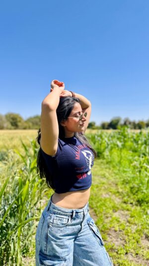 Aishwarya Sharma Bhatt Instagram - When I am in my hometown and  throw tantrums infront of my family 😂🤣

#aishwaryasharma #trendingreels #reelitfeelit #trendingsongs #ranubombaikiranufolksong❤️💥 #dancereel #folk #loveit