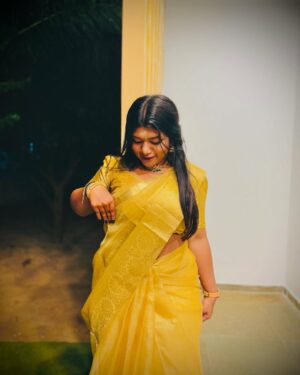Aishwarya Venka Instagram - இனிய தை பொங்கல் வாழ்த்துக்கள்! 🌾✨🖤

#2025 

#pongal #tradition #outfit #thaithirunaal #saree #gold #love #peace #happiness #baby #trending #foryou