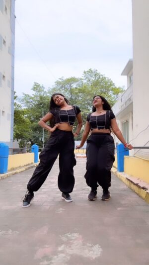 Aishwarya Venka Instagram - Kaathu Mela 🔥🔥🔥

@paaldabba.iam 🍼 Vibe Check 💯 

With @diya_mercy 💞

@thinkmusicofficial 
@paaldabba.iam 
@ofrooooo 

#trendingreels #reelitfeelit #letsdance #kaathumela #volumeup #instafeed #paaldabba #dance #ofroad #friends #goals
