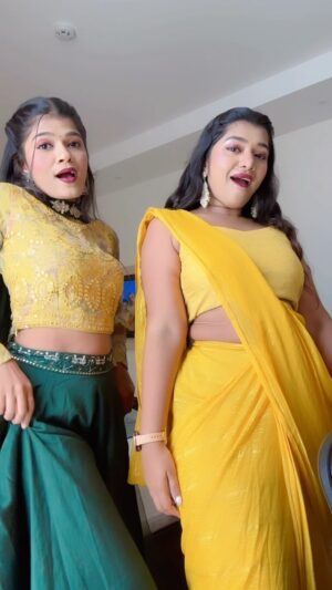 Aishwarya Venka Instagram - Thunaikku Naan Irukkava ? 🫣

With @aishwaryaa_venkat 😘

#reelitfeelit #goldensparrow #tamilsong #dhanush #haldi #instareels #instafeed #explore #fyp #friends #love #us #goals #bff #flex #tuesdayvibes #peace #aishwarya #mercy 🦢