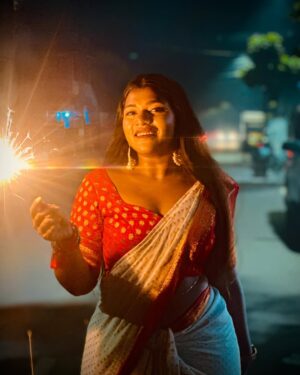 Aishwarya Venka Instagram - Living My Desi Girl Fantasy 🪷🪔

#happydiwali 

#newpost #saree #elegant #love #peace #trending #diwali #whitesaree #deepavali #🖤