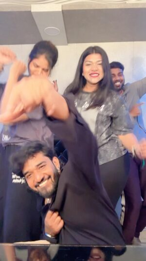 Aishwarya Venka Instagram - Tag All Your Single Friends Out There ! 

#happyvalentinesday ♥️🤌🏻

#tharamarasingle #valentinesday #single #aprilfool #love #valentinespecial #valentines #galentinesday #blackday #feb14 #kadhalardhinam #friends #gang