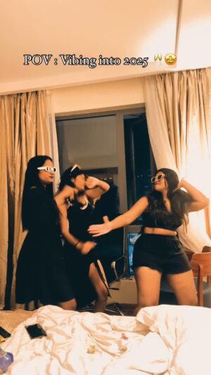 Aishwarya Venka Instagram - Happpyyyy New Year 🥳🥂🧿

@asalkolaar 🎇

#2025 

#newyear #trending #2025 #newyearseve #newyeareels #trendingreels #asalkolaar #vibe #dance #dancerslife #trend #foryou #instagram