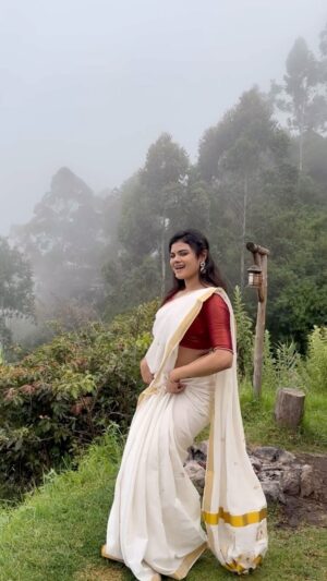 Akshitha Ashok Instagram - Annan Sodakku poatta Sambavam Dhaa! 🫵 Step on the floor with our Chettan! 🤩 Join the #MANASILAAYO 🥁 craze 

@rajinikanth @manju.warrier #TJGnanavel @anirudhofficial @sonymusic_south @lycaproductions #Subaskaran @gkmtamilkumaran  @makmediaandentertainment