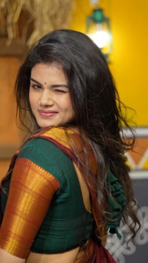 Akshitha Ashok Instagram - Solo violin 🎻 

@xbfilmcreators 

#SoloViolin #Nesippaya🥀 #VishnuVaradhan @itsyuvan musical #VV10 #ArjunDiya