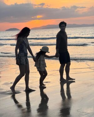 Alessandra de Rossi Instagram - Family is who chooses to stay. ❣️