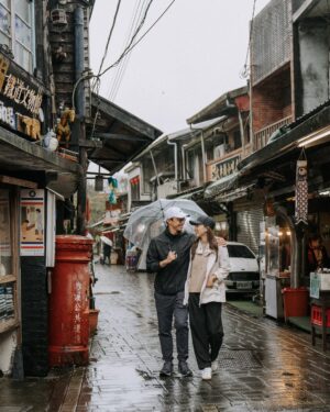 Alex Gonzaga Instagram - Last February we had a quick trip to Taiwan after everything that happened. Kahit sobrang busy nakapaglaan parin ang asawa ko ng ganitong oras. Thank you @mikee_mo at sorry dahil pabebe asawa mo 🫣 Full vlog #Linkinmybio 

Thank you for this tour @smbtravel 🫶🏼