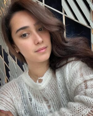 Alexandra T. Gottardo Instagram - Thank you for my lovely Doctor @dr.narizkaa 🌹 my skin is so much better now ❤️