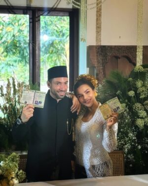 Alexandra T. Gottardo Instagram - There is no words to describe how happy i am with this beautiful lovely moment ❤️ Happy Wedding to you sweetheart ❤️❤️ you are so loved ❤️❤️❤️