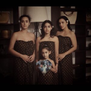Alexandra T. Gottardo Instagram - Mewarisi darah Indonesia meskipun berdarah campuran merupakan suatu kebanggaan buat kita, dan warisan ini akan selalu terjaga dalam keturunan kita. 
Bersama dengan @jamutraditions kami mewakili perempuan Indonesia🌹