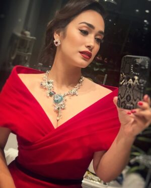 Alexandra T. Gottardo Instagram - Accessories are small yet magnificent part of an outfit. This beautiful accessories design by Rinaldy, thank you for your artistic creation ❤️ #wandaharaaproject @wanda_haraa @rinaldyyunardi