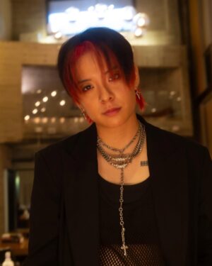 Amber Liu Instagram - Sending all the guards to the hexgates 🙃