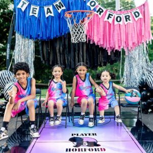 Amelia Vega Instagram - El coach, la ref y nuestro equipito 😍. Gracias Señor por tus promesas.   
5to Bebé Horford Vega Diciembre 2022❤️ #Quinteto #Baby5 #PartyOf7