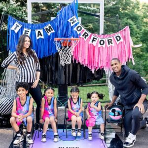 Amelia Vega Instagram - El coach, la ref y nuestro equipito 😍. Gracias Señor por tus promesas.   
5to Bebé Horford Vega Diciembre 2022❤️ #Quinteto #Baby5 #PartyOf7