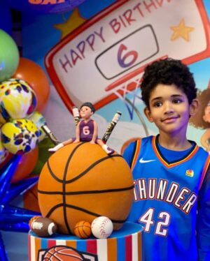 Amelia Vega Instagram - “Hay un solo niño bello en el mundo y cada madre lo tiene”.⁣
¡Feliz cumpleaños hijo mío!⁣
Gracias por ser tan especial.⁣
Eres mucho más de lo que pude haber pedido. Gracias mi Señor por esta hermosa promesa cumplida. ⁣
Mamá te Ama mi bebé. ⁣
#HappyBirthday #Ean6 #MyBabyIs6 #Cuqui #Pichin