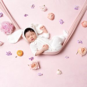 Amelia Vega Instagram - Hace hoy 40 días que llegaste a llenar aún más nuestros corazones.  
Es simplemente inexplicable como este crece con la llegada de cada hijo para acobijar el más dulce, tierno y puro amor que pueda existir.   
Cuando pensé que ya lo había visto todo con tus hermanos, viniste tú a recordarme que cada ser es único e irrepetible 😍.   
Te amamos muñequita bella.  
#6díasDeNacida #BabyMila #Baby5 #PartyOf7 #MyBaby  #6DaysOld
  
…………………………………………………………………………  
Salmo 127:   
He aquí, herencia de Jehová son los hijos;  
Cosa de estima el fruto del vientre.  
Como saetas en mano del valiente,  
Así son los hijos habidos en la juventud.  
Bienaventurado el hombre que llenó su aljaba de ellos.