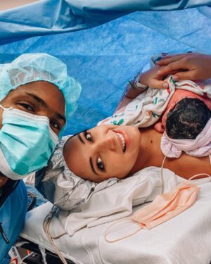 Amelia Vega Instagram - 🎀🧸Nova Horford Vega🧸🎀
1/15/2021
No existen palabras terrenales para expresar mi gratitud con Dios ante el hermoso regalo de la vida que hoy por su gracia vivimos.
Es simplemente indescriptible la habilidad de el corazón de una madre crecer con la llegada de otra cría 🧸. Llevas tan poco aquí y desde que te vi la verdad no me pudiera imaginar nuestras vidas sin ti.
#BabyNova #Baby4 #PartyOf6 #LaGloriaADios