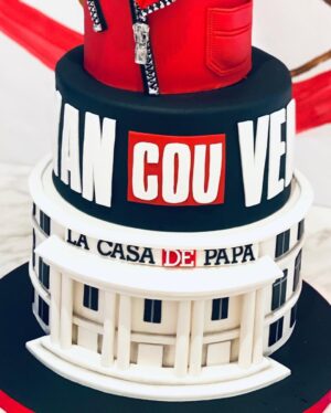 Amelia Vega Instagram - La casa de Papá❤️
Tenía desde la primera temporada queriendo hacer este tema, nos encanto la serie, Al es el profesor de la familia 🤪 #Vancouver #QuarantineBirthday #LaCasaDePapel #MoneyHeist #LaCasaDePapa