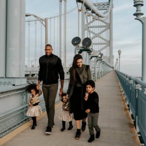 Amelia Vega Instagram - Embrace the journey! #FamilyPortrait #Familia #PartyOf5