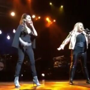 Ana Isabelle Instagram - Hoy celebro 1 año más de vida. Amanecí y doy Gracias a Dios por todas sus bendiciones🎉🎂
.
.
Felicidades tambn a @ednitanazario que tambien cumple hoy y al director Frankie Suarez, @frankypianoforte que hasta me cantaron cumple en un ensayo.