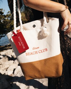 Ana Pau Castell Instagram - golden days under the miami sun 🌞que belleza poder disfrutar de la playita a lado de gente tan lindaaaaa <3 

thanks to @etam @etam_mx for letting me be part of this 💌- congrats @macabeso simplemente stunning tu nueva colección. 

#ETAMxMacaBeso 🌊