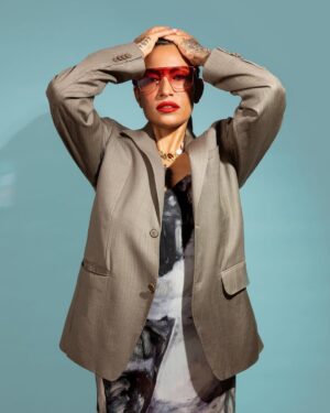 Ana Tijoux Instagram - Con su permiso señor redes sociales …
Que se viene?????
EP?
Y para que la industria sepa sin miedo siempre PALESTINA y WALLMAPU LIBRE 
Se perderán seguidores se ganarán convicciones 🇵🇸