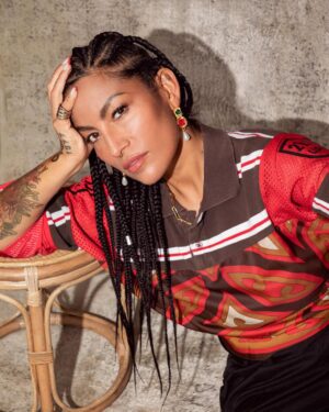 Ana Tijoux Instagram - Con su permiso señor redes sociales …
Que se viene?????
EP?
Y para que la industria sepa sin miedo siempre PALESTINA y WALLMAPU LIBRE 
Se perderán seguidores se ganarán convicciones 🇵🇸