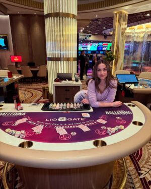 Ana de Armas Instagram - Ballerina in Las Vegas! This is your lucky table for sure. 🩰🔥 #CinemaCon