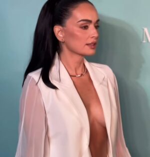 Ana de la Reguera Instagram - Preciosa apertura. @tiffanyandco 💎

#tiffanyandco @getagencia @javierdiaz_hairstyle @robbielikemargot @krisgoyri 💅🏻