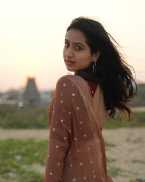 Anchana Nethrun Instagram - 🤎

Saree: @elegant_fashion_way