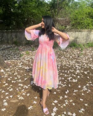 Anchana Nethrun Instagram - பூக்கள் பூக்கும் தருணம் ஆருயிரே…🌸🤍

👗 - @elegant_fashion_way 

#anchana #trending #love #flowers
