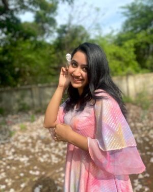 Anchana Nethrun Instagram - பூக்கள் பூக்கும் தருணம் ஆருயிரே…🌸🤍

👗 - @elegant_fashion_way 

#anchana #trending #love #flowers