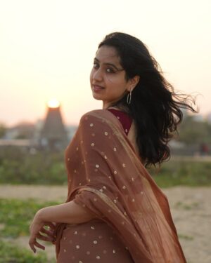 Anchana Nethrun Instagram - 🤎

Saree: @elegant_fashion_way