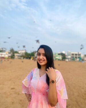 Anchana Nethrun Instagram - பூக்கள் பூக்கும் தருணம் ஆருயிரே…🌸🤍

👗 - @elegant_fashion_way 

#anchana #trending #love #flowers