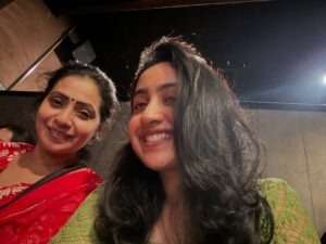 Anchana Nethrun Instagram - மீண்டும் ஜென்மங்கள் மாறும் போதும் நான் உங்கள் மகளாக வேண்டும் 🧑‍🧑‍🧒‍🧒❤️

Last two frames has my heart🫶🏻🌍

#anchana