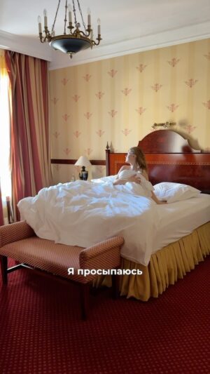 Anna Tsukanova-Kott Instagram - Идеальный выходной ❤️

#санктпетербург #выходной #отельпитер #питер #спб #роскошныйотель #мойка22 #аннацукановакотт #люкс