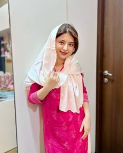 Actress Arishfa Khan HD Photos and Wallpapers March 2025