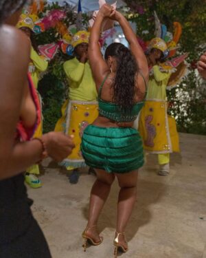 Ashanti Instagram - Ok…. Back to MY bday recap!!! 🤣🤣🤣🎉🎉🎉🌴🌴🌴vibes from Turks and Caicos at my favorite place!! @pearlstci Thanku Micki!!!! ❤️❤️❤️ Thanku @infinidw I loved my cake 🎂❤️ @ruthrgardiner #October13 #Libragang ♎️♎️♎️