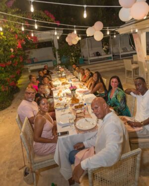 Ashanti Instagram - Ok…. Back to MY bday recap!!! 🤣🤣🤣🎉🎉🎉🌴🌴🌴vibes from Turks and Caicos at my favorite place!! @pearlstci Thanku Micki!!!! ❤️❤️❤️ Thanku @infinidw I loved my cake 🎂❤️ @ruthrgardiner #October13 #Libragang ♎️♎️♎️