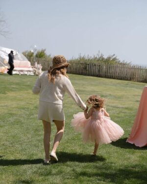 Ashley Tisdale Instagram - Welcome to Jupiter’s Munchkinland! I can’t explain the feeling when your kid turns 4, I know it’s still little but it’s like they grew up overnight. I love every single thing about this girl and I know she’s gonna do something really special in this world. My greatest joy in life is being her mom 💗

The biggest thank you to @michellerogers_styling for helping us create Jupiter’s dream party 🫶🏻