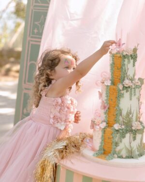 Ashley Tisdale Instagram - Welcome to Jupiter’s Munchkinland! I can’t explain the feeling when your kid turns 4, I know it’s still little but it’s like they grew up overnight. I love every single thing about this girl and I know she’s gonna do something really special in this world. My greatest joy in life is being her mom 💗

The biggest thank you to @michellerogers_styling for helping us create Jupiter’s dream party 🫶🏻