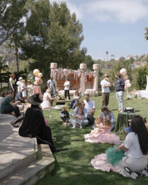 Ashley Tisdale Instagram - Welcome to Jupiter’s Munchkinland! I can’t explain the feeling when your kid turns 4, I know it’s still little but it’s like they grew up overnight. I love every single thing about this girl and I know she’s gonna do something really special in this world. My greatest joy in life is being her mom 💗

The biggest thank you to @michellerogers_styling for helping us create Jupiter’s dream party 🫶🏻