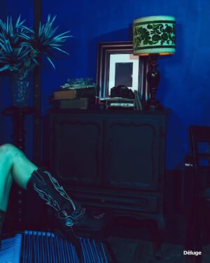 Asia Argento Instagram - DÉLUGE #41 ❤️‍🔥 BURNING ISSUE ❤️‍🔥 
“phantASIAland” starring @asiaargento

@deluge_mag 
#produzione #ROCKETT @fabcestari & @emanueladigiammarco 
PHOTO @fabcestari 
INTERVIEW @kinechia
GLAM @emanueladigiammarco using @sisleyparis
STYLING @allegrapalloni
LOOK @officialjohnrichmond @noellmaggini @zimmermann @sonoraboots
SUNGLASSES @valleyeyewear
PHOTO ASSISTANT @_sara.filippelli
SET DESIGN & PROPS #marsellgengaroli
MANAGEMENT @simone.santercole
#delugemagazine #asiaargento
